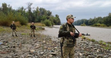 Виборців Зеленського треба заохотити захищати Україну – Ляхович